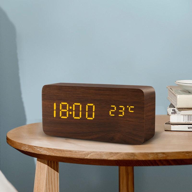 Réveil LED en bois avec affichage numérique de l'heure, 3 réglages d'alarme, détection d'humidité et de température, fabriqué en bois, horloges électriques de table à commande vocale, alimenté par USB/AAA, horloges électroniques de bureau en bois