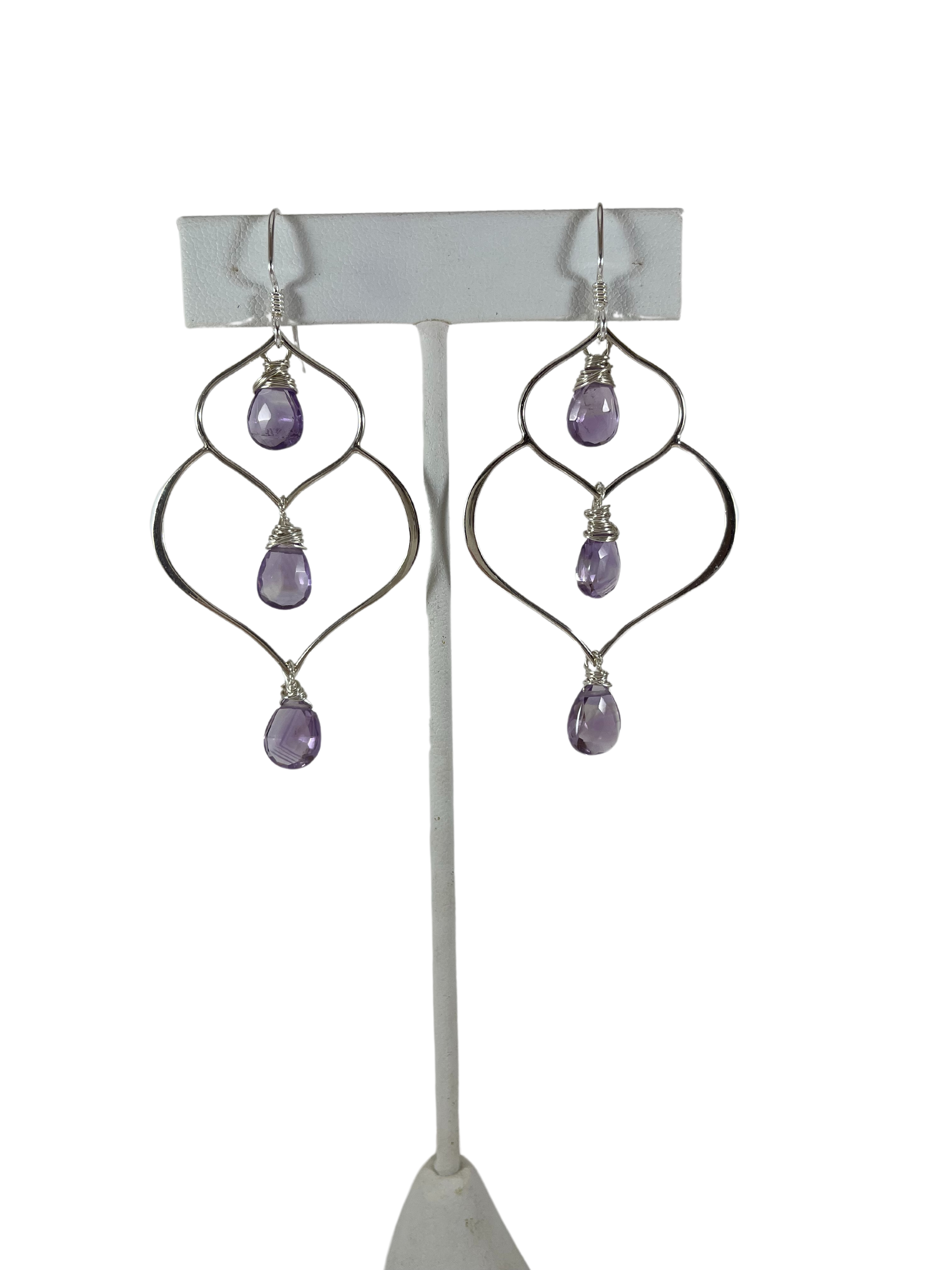 Boucles d'oreilles en argent sterling avec trio d'améthystes enroulées de fil