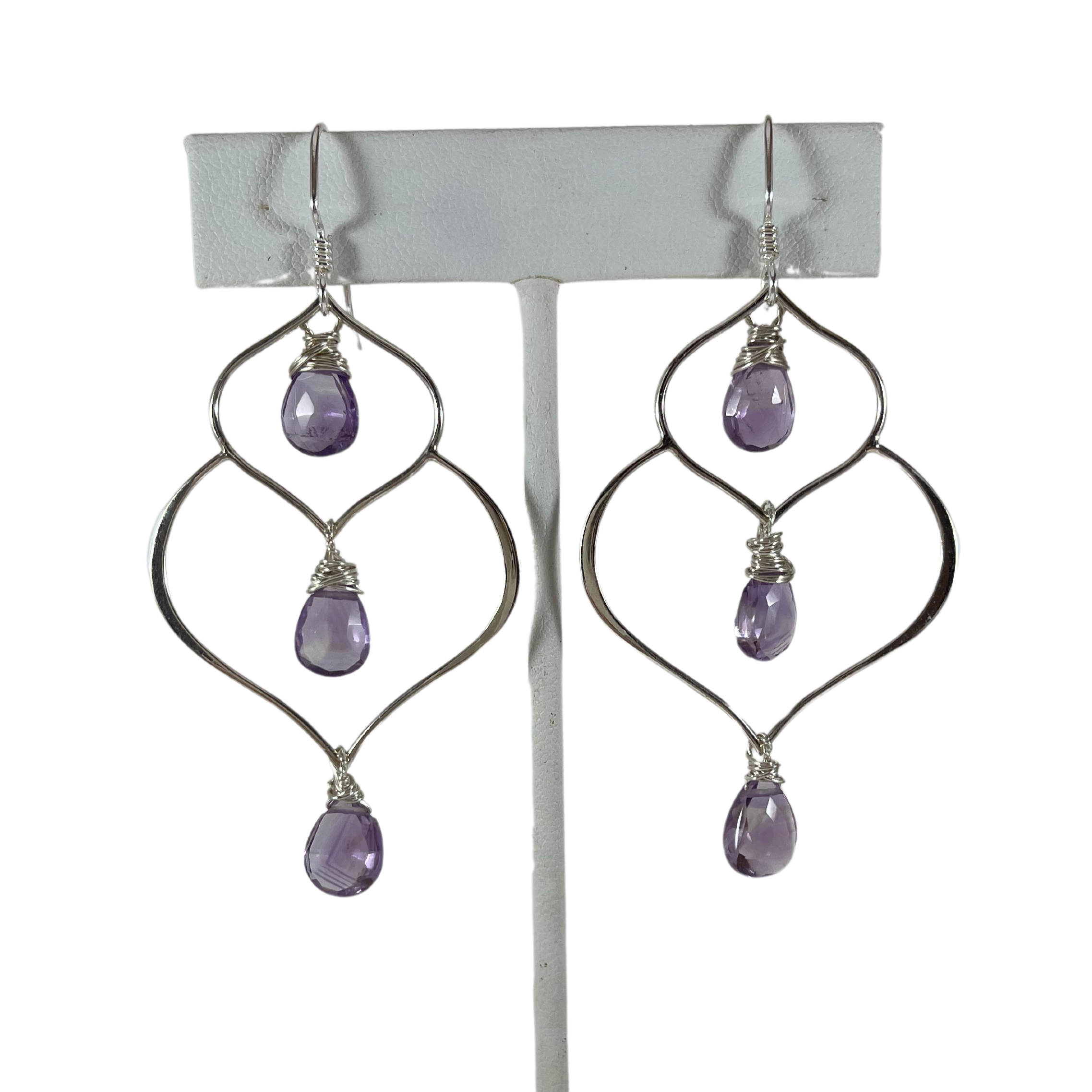 Boucles d'oreilles en argent sterling avec trio d'améthystes enroulées de fil