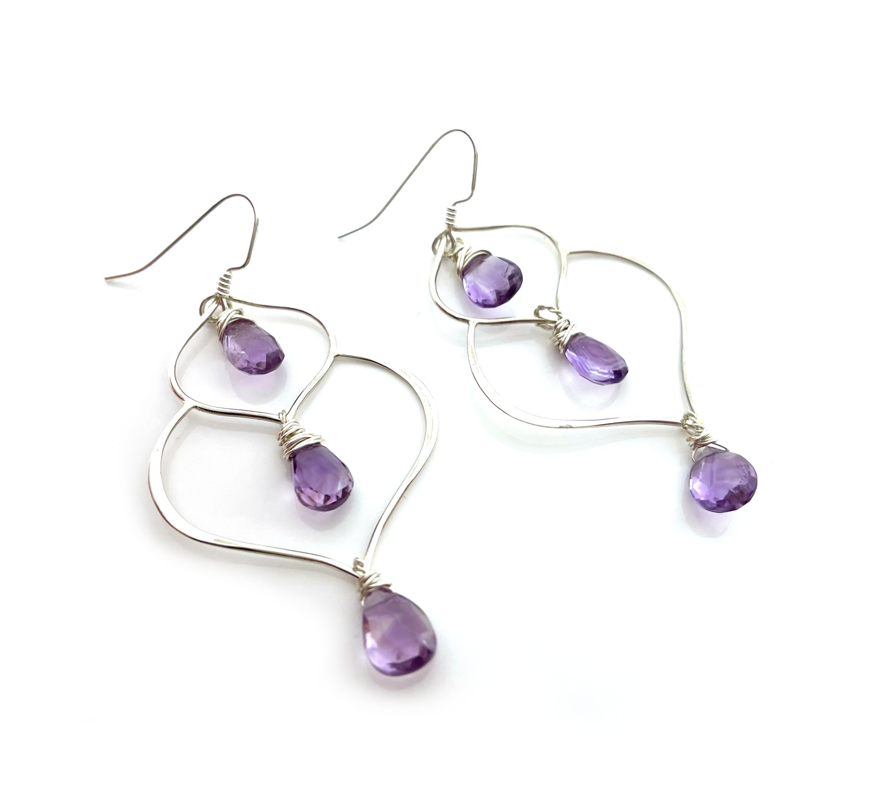 Boucles d'oreilles en argent sterling avec trio d'améthystes enroulées de fil