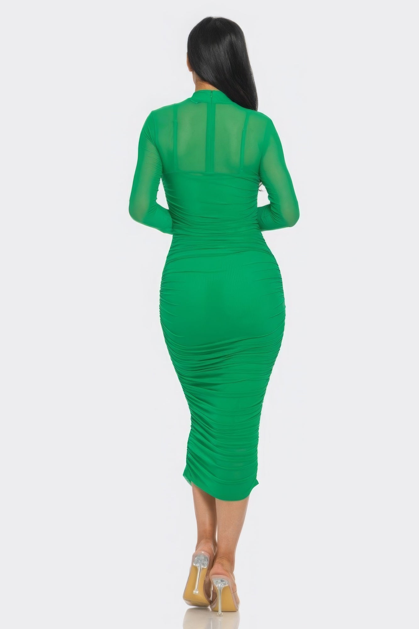 Robe midi froncée en résille unie