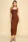 Robe longue à col carré sans manches