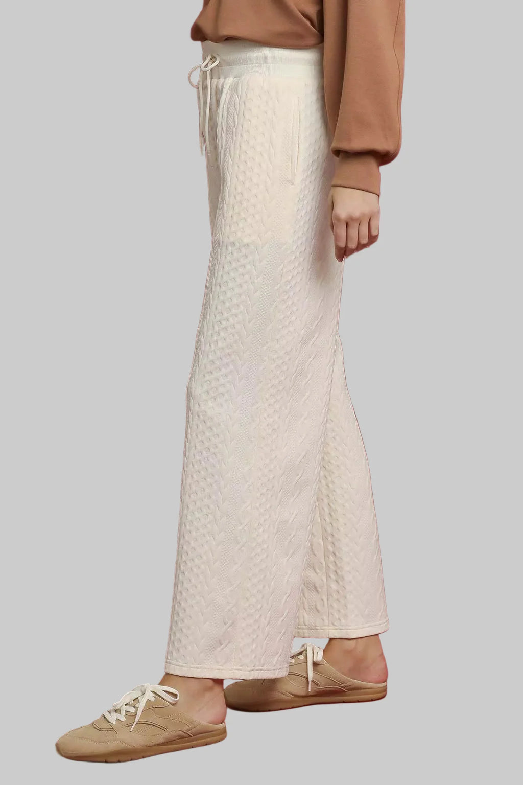 Pantalon large texturé en maille torsadée blanc cassé