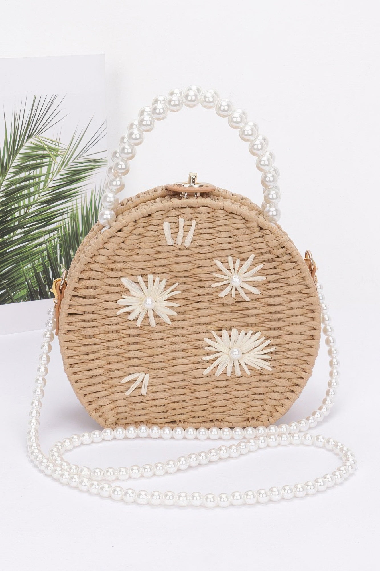 Pochette artisanale imitation paille avec anse perlée