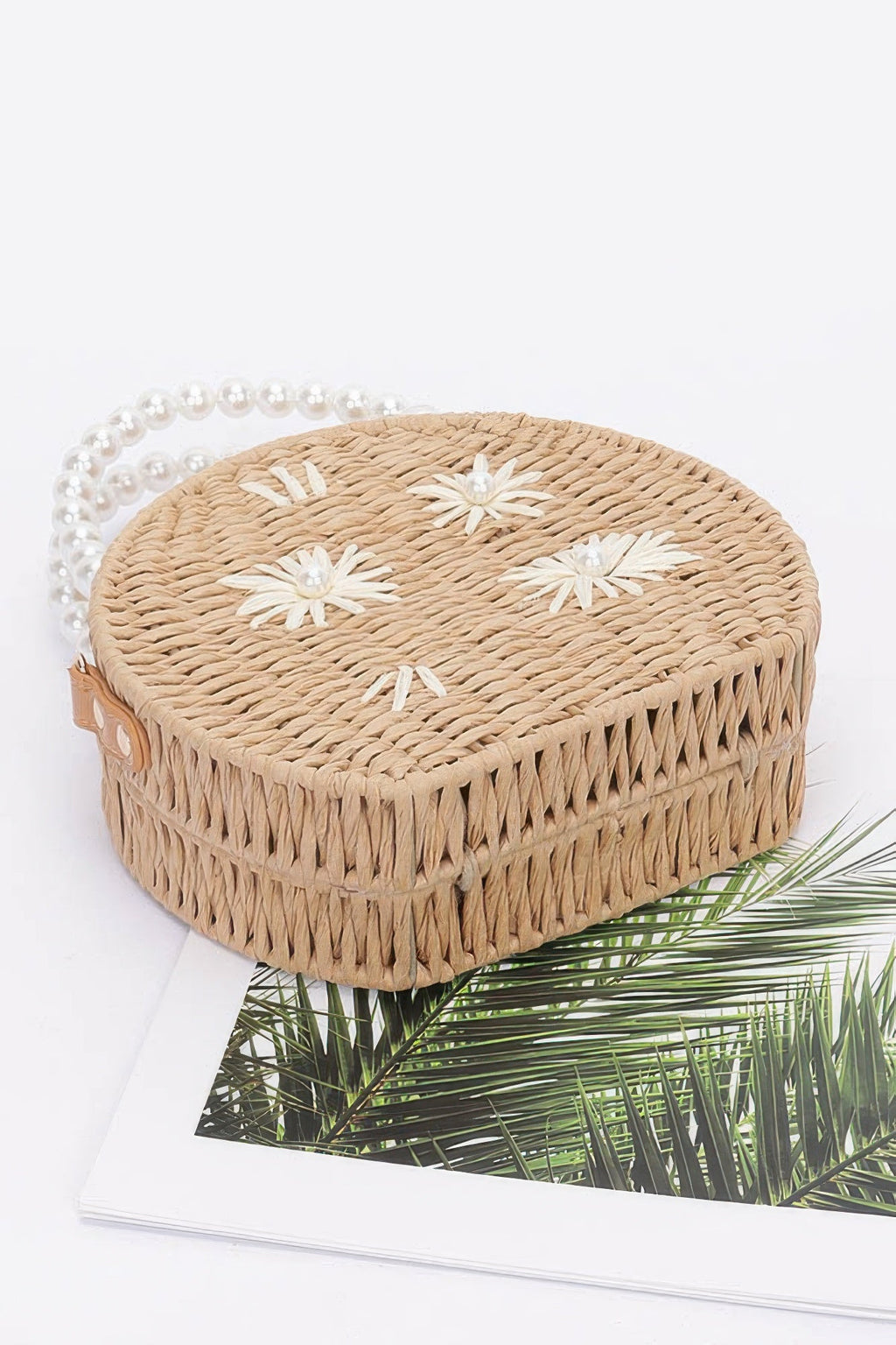Pochette artisanale imitation paille avec anse perlée