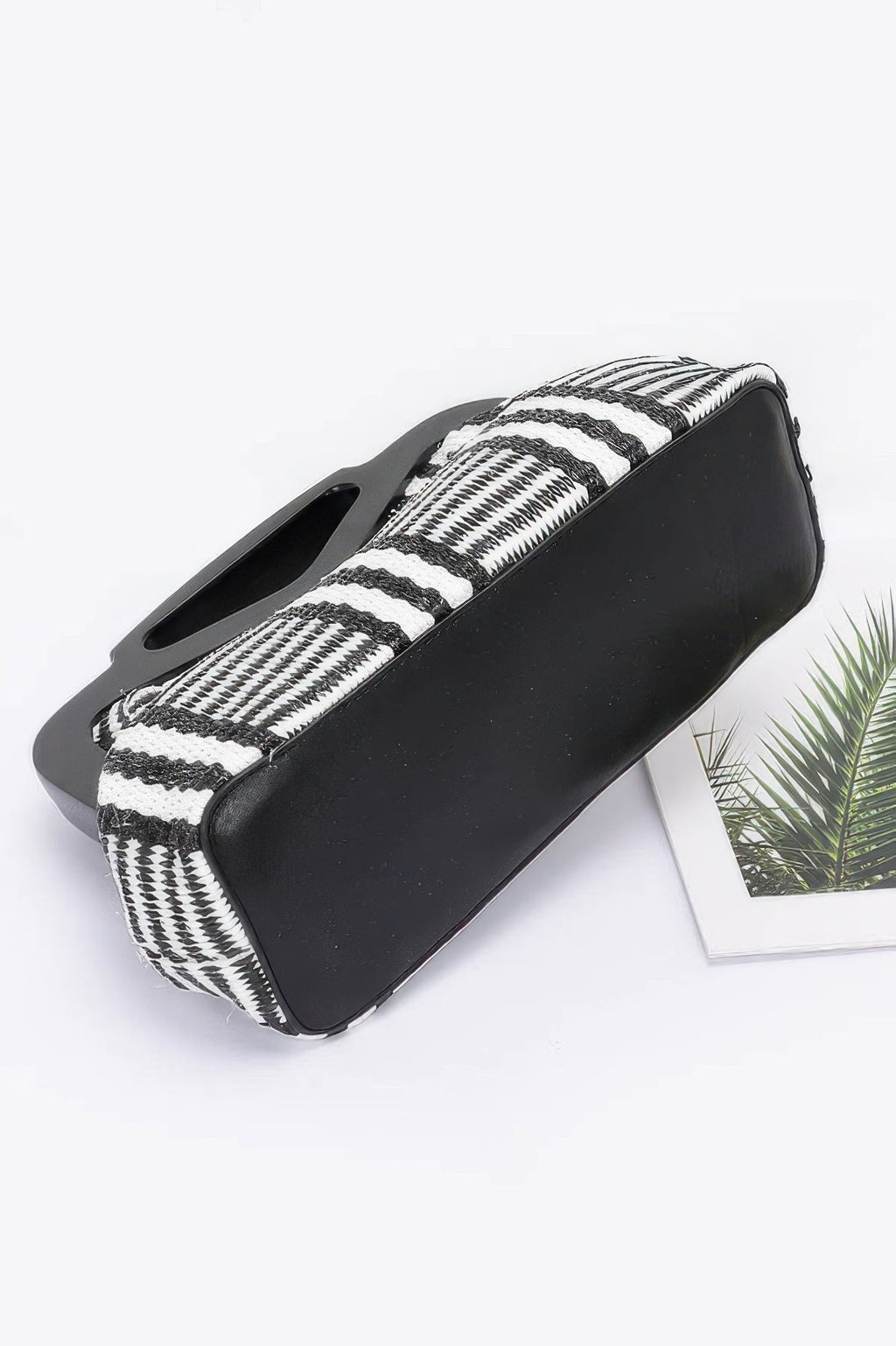Pochette à cadre en bois et paille synthétique