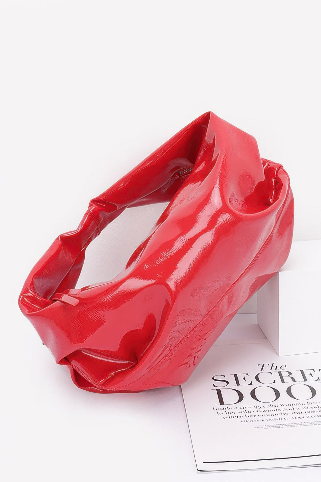 Sac hobo en cuir verni