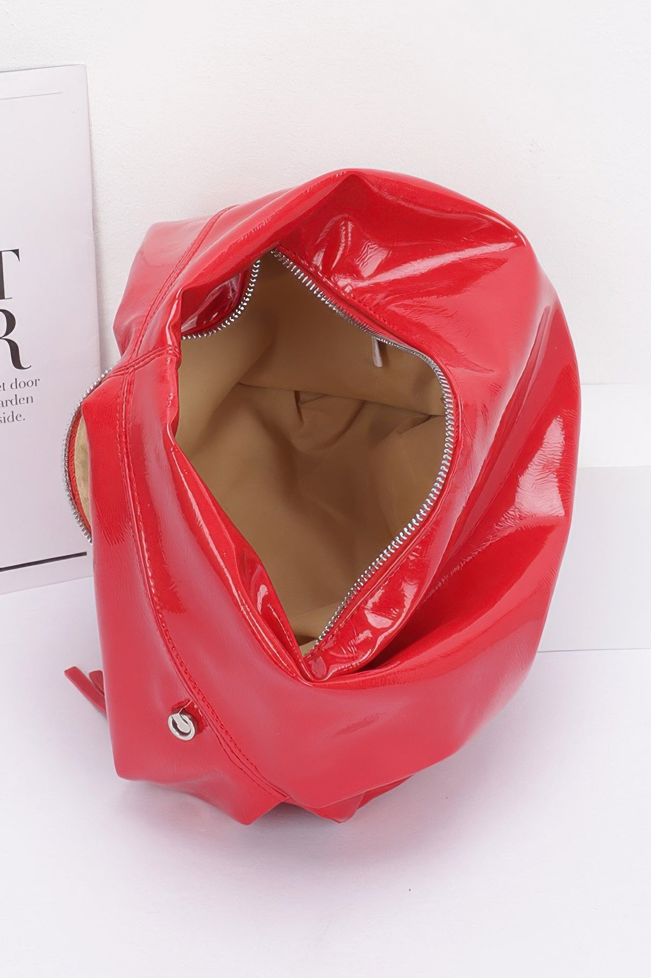 Sac hobo en cuir verni