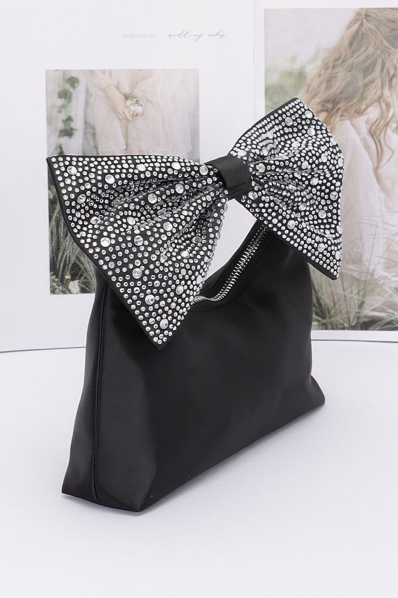 Pochette en nylon avec nœud thermocollant orné de strass
