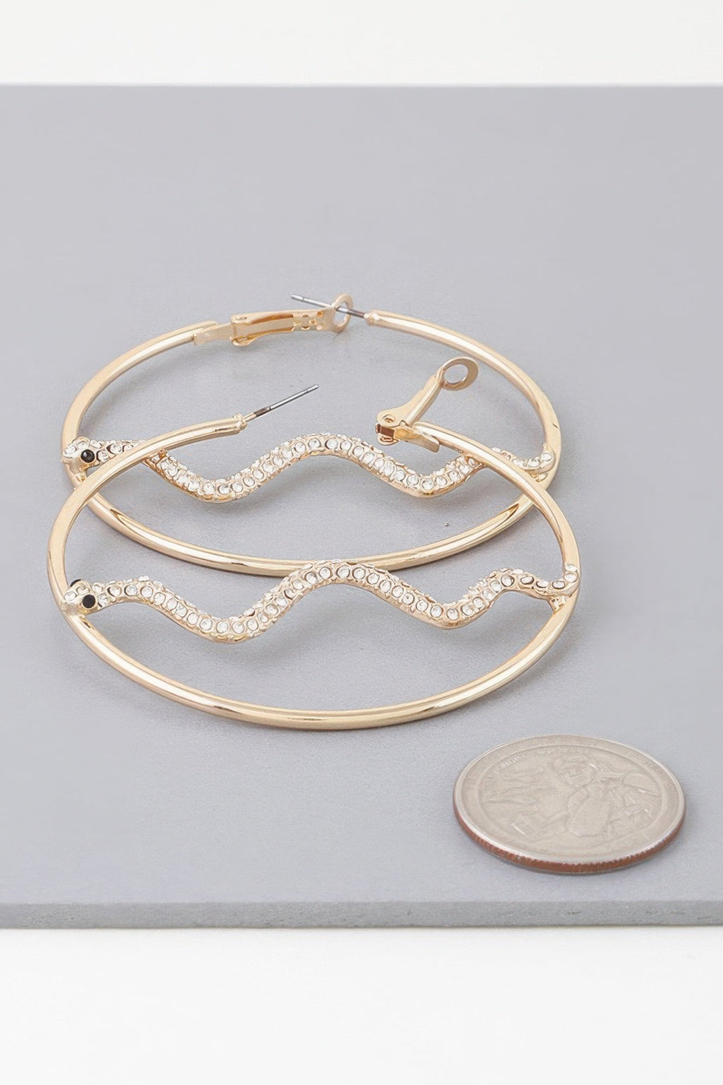 Boucles d'oreilles créoles serpent serties de pierres