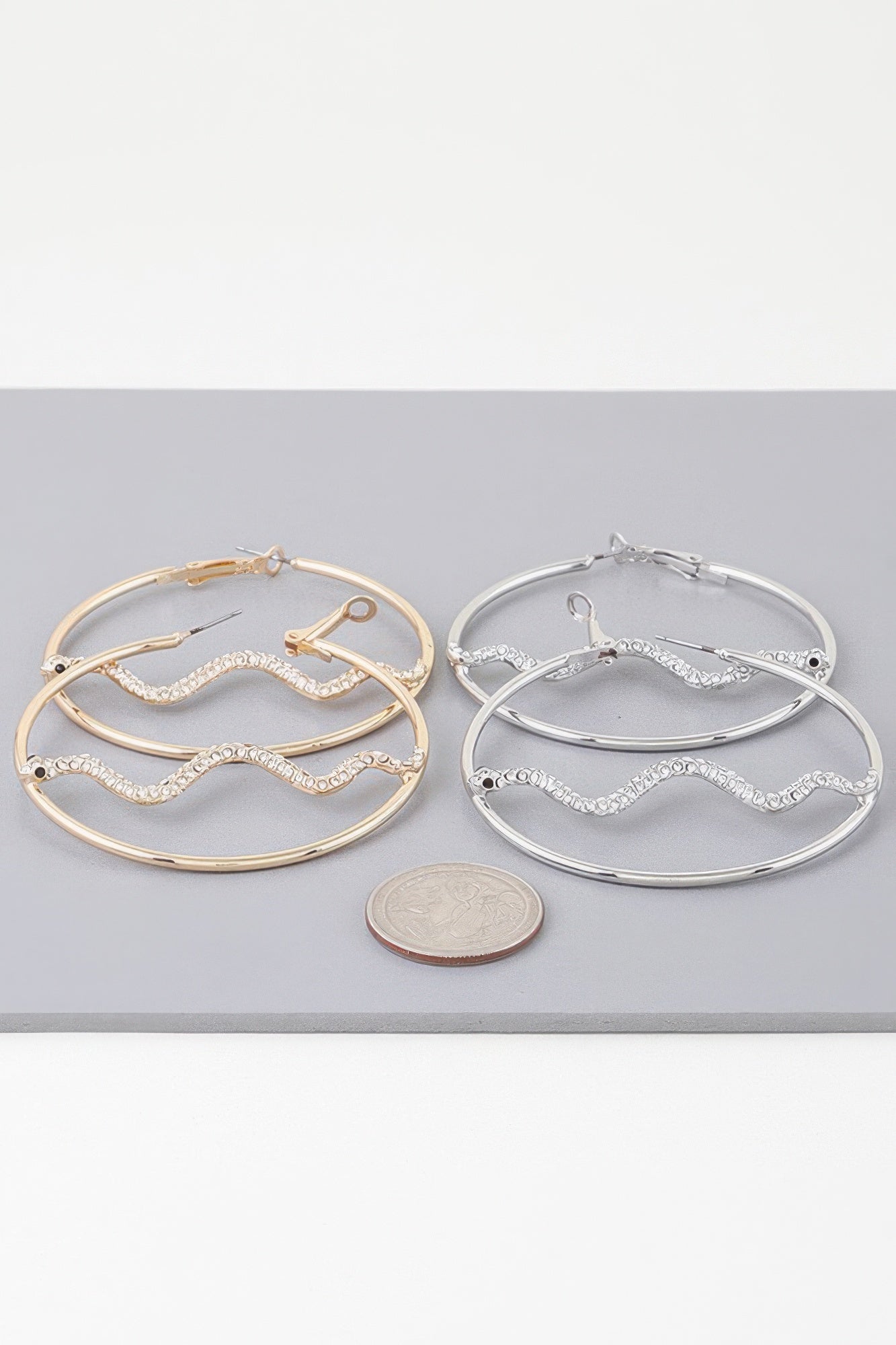 Boucles d'oreilles créoles serpent serties de pierres