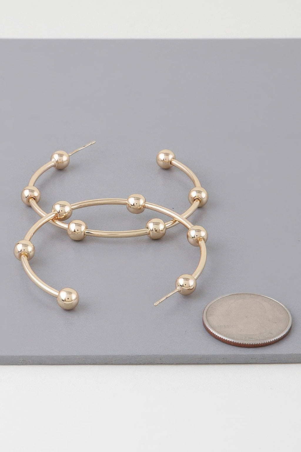 Boucles d'oreilles créoles multi-perles brillantes