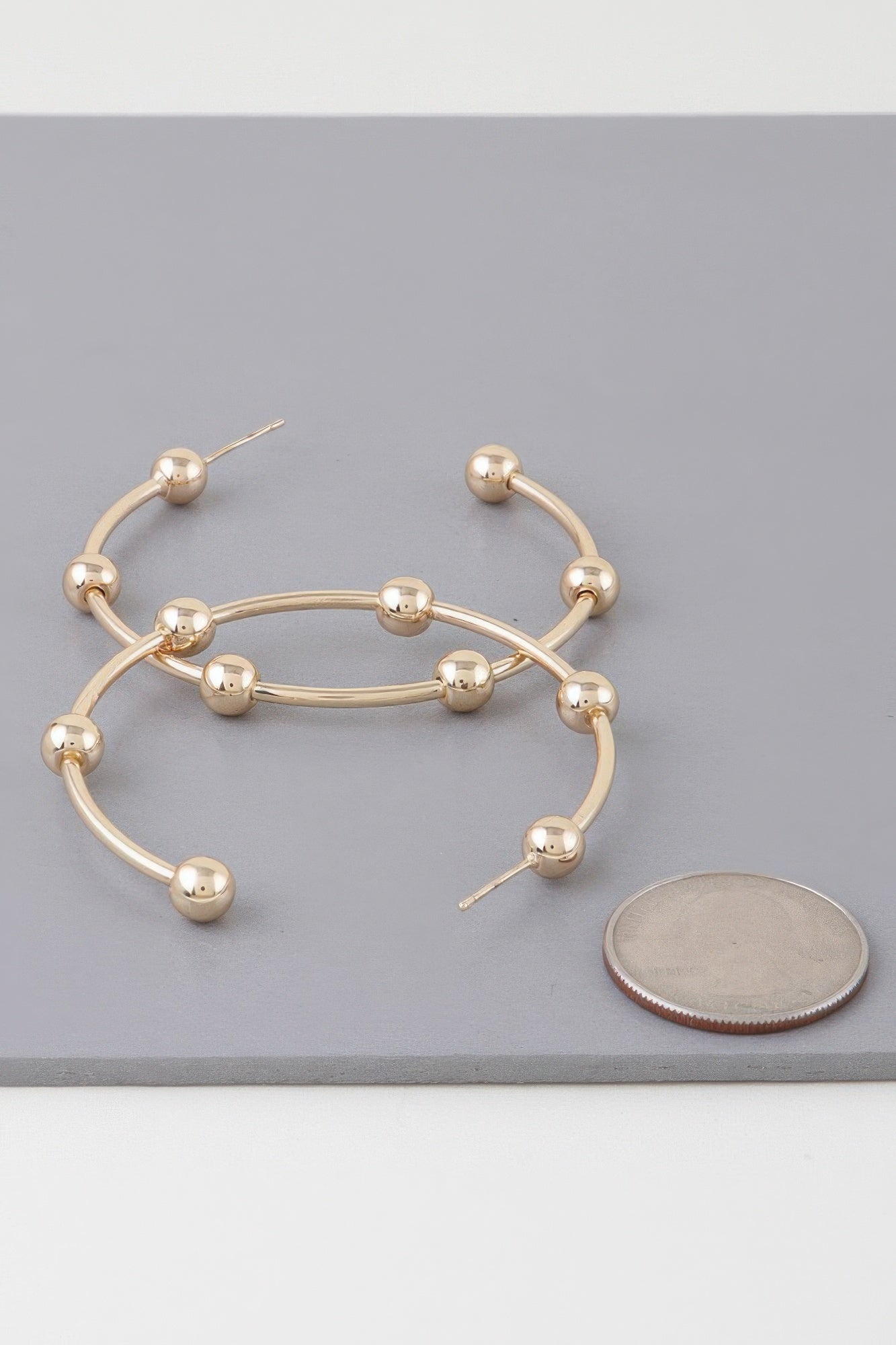 Boucles d'oreilles créoles multi-perles brillantes