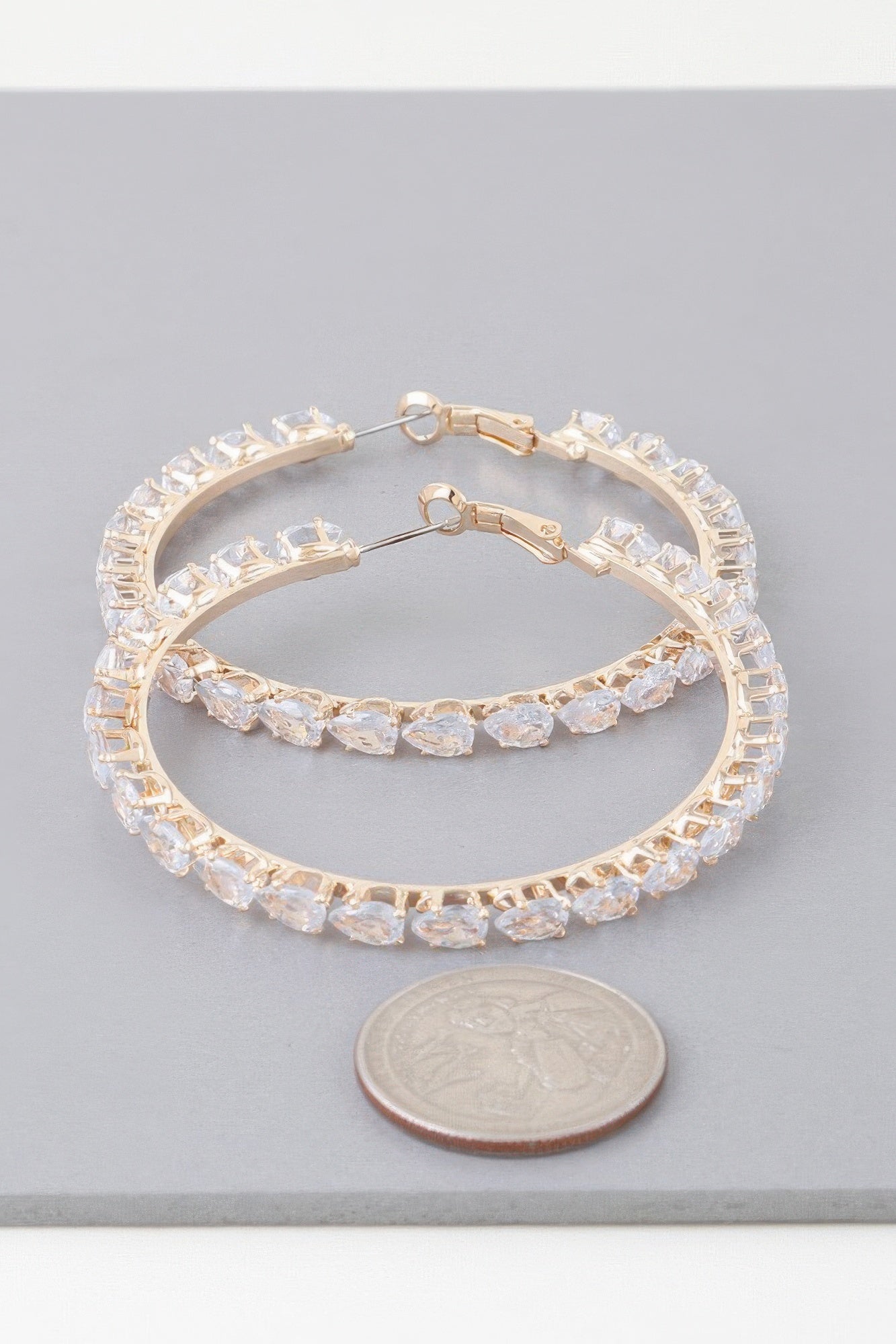 Boucles d'oreilles créoles ornées de larmes