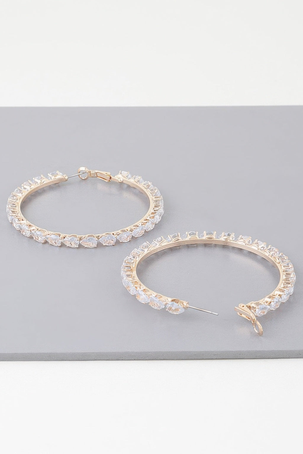 Boucles d'oreilles créoles ornées de larmes