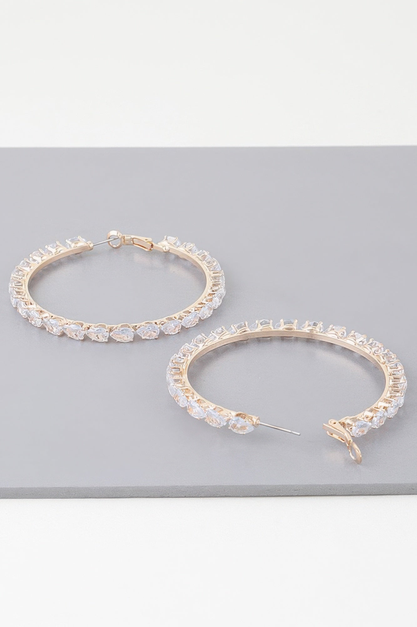 Boucles d'oreilles créoles ornées de larmes