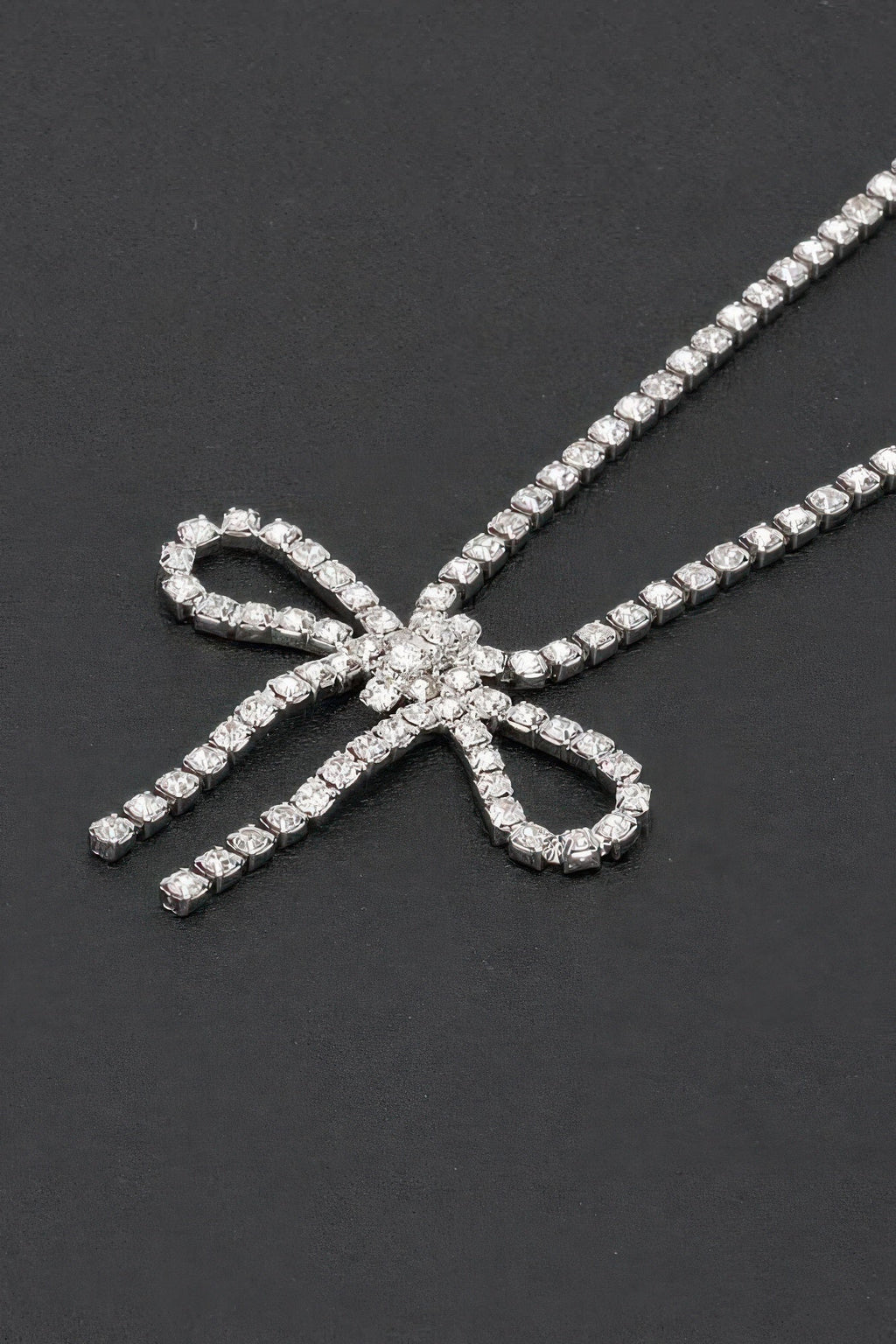 Collier nœud papillon en strass
