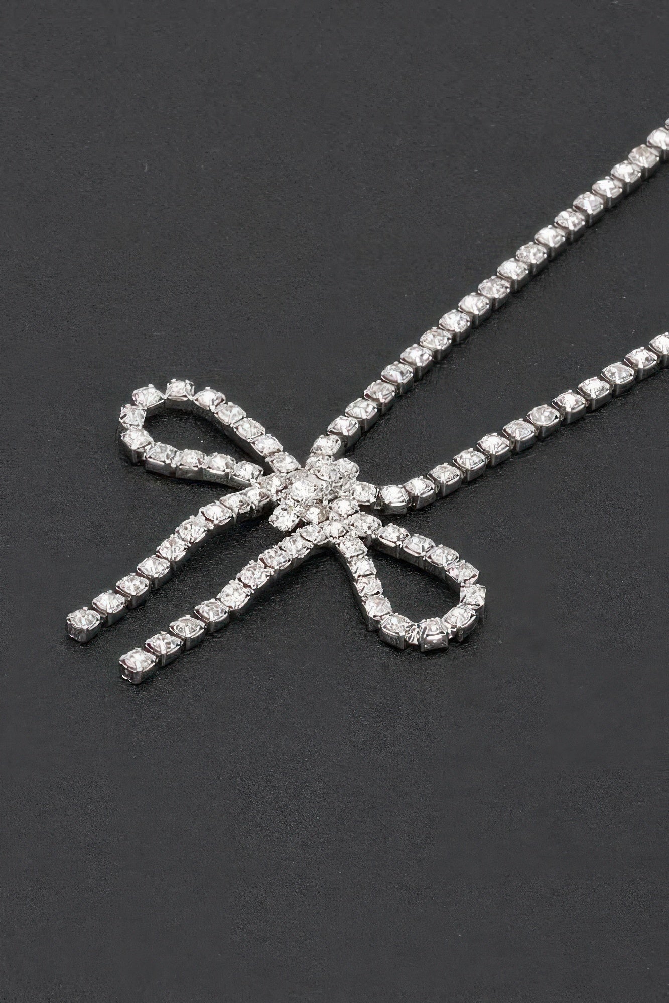 Collier nœud papillon en strass