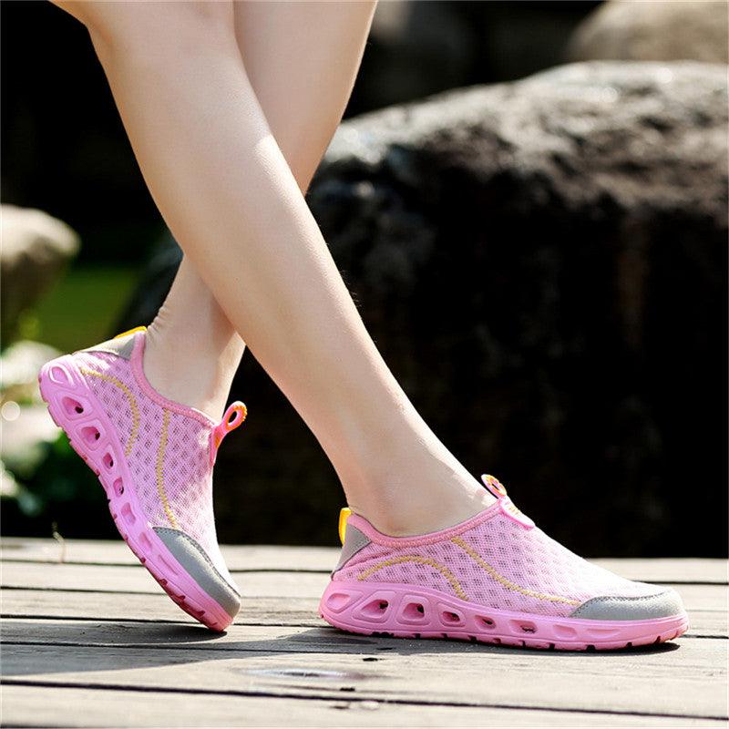 Chaussures Aquatiques Unisexe Décontracté Mode Maille Respirante Séchage Rapide Semelle Caoutchouc Extérieure Chaussures d'Eau Antidérapantes pour Plage Sports Nautiques Légères à Enfiler pour la Marche