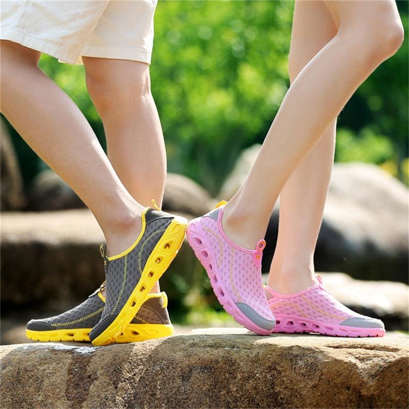 Chaussures Aquatiques Unisexe Décontracté Mode Maille Respirante Séchage Rapide Semelle Caoutchouc Extérieure Chaussures d'Eau Antidérapantes pour Plage Sports Nautiques Légères à Enfiler pour la Marche