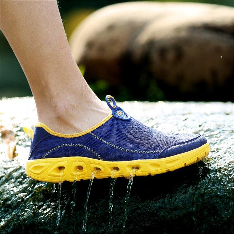 Chaussures Aquatiques Unisexe Décontracté Mode Maille Respirante Séchage Rapide Semelle Caoutchouc Extérieure Chaussures d'Eau Antidérapantes pour Plage Sports Nautiques Légères à Enfiler pour la Marche