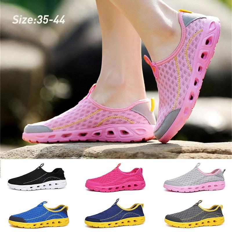 Chaussures Aquatiques Unisexe Décontracté Mode Maille Respirante Séchage Rapide Semelle Caoutchouc Extérieure Chaussures d'Eau Antidérapantes pour Plage Sports Nautiques Légères à Enfiler pour la Marche
