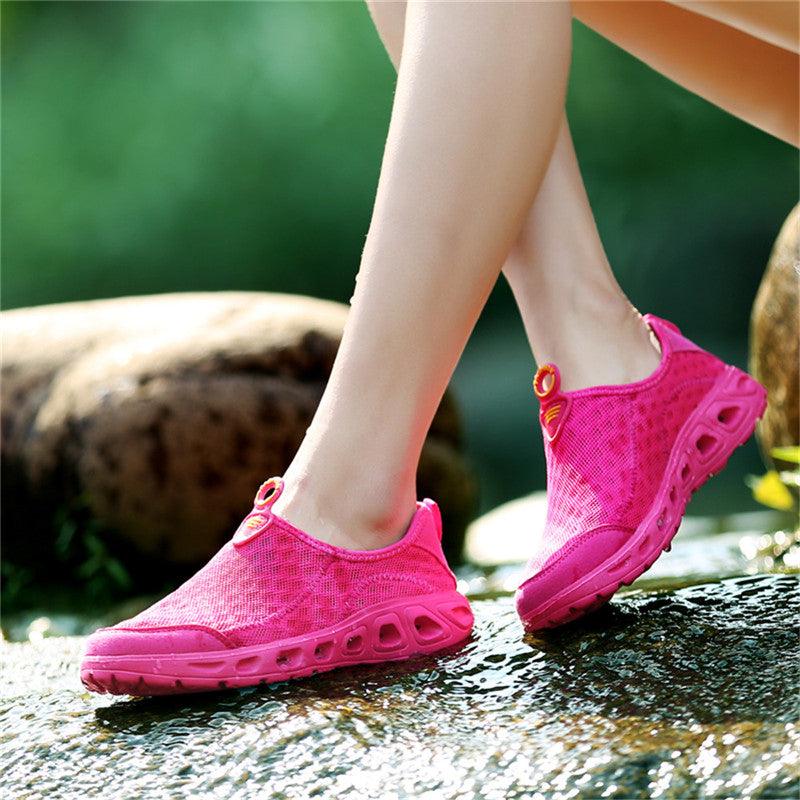 Chaussures Aquatiques Unisexe Décontracté Mode Maille Respirante Séchage Rapide Semelle Caoutchouc Extérieure Chaussures d'Eau Antidérapantes pour Plage Sports Nautiques Légères à Enfiler pour la Marche
