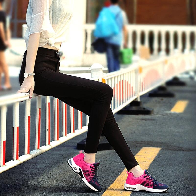Baskets de sport athlétiques respirantes pour femmes, à la mode, rehaussantes, avec coussin d'air, semelle souple, ultralégères, pour la course et l'entraînement, design sportif