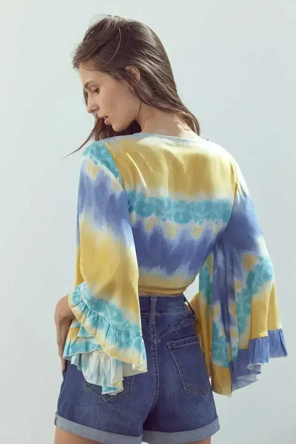 Crop top Tie-Dye à Manches Cloche – Manches Fluides et Design Élégant