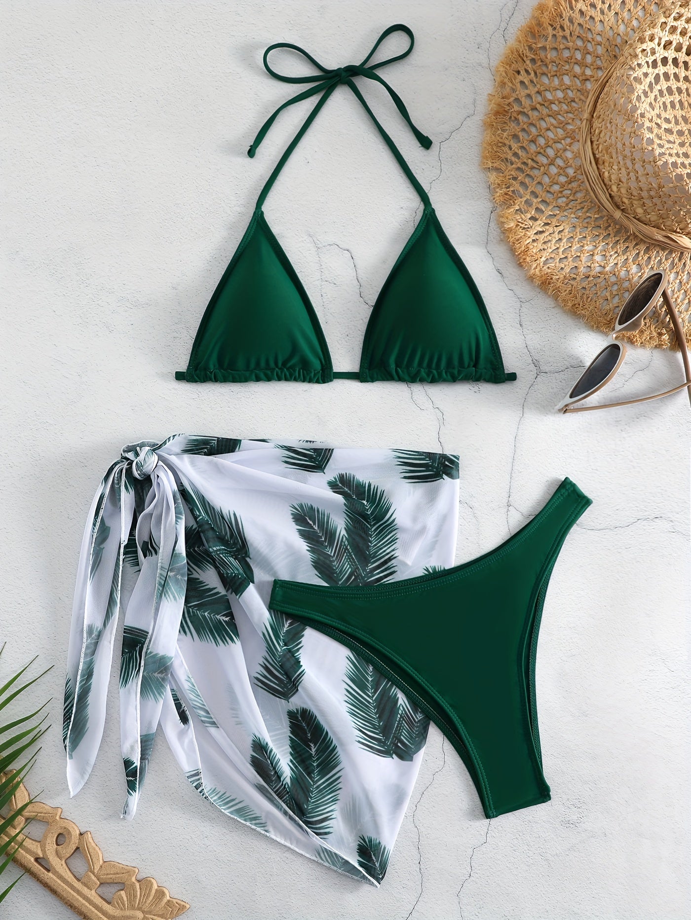 Ensemble bikini 3 pièces Feather Luxe – Maillot de bain dos nu à col licou avec imprimé plume exotique, bas de maillot taille haute à nouer et paréo – Maillot de bain extensible et confortable pour femme, idéal pour la plage et la piscine en été