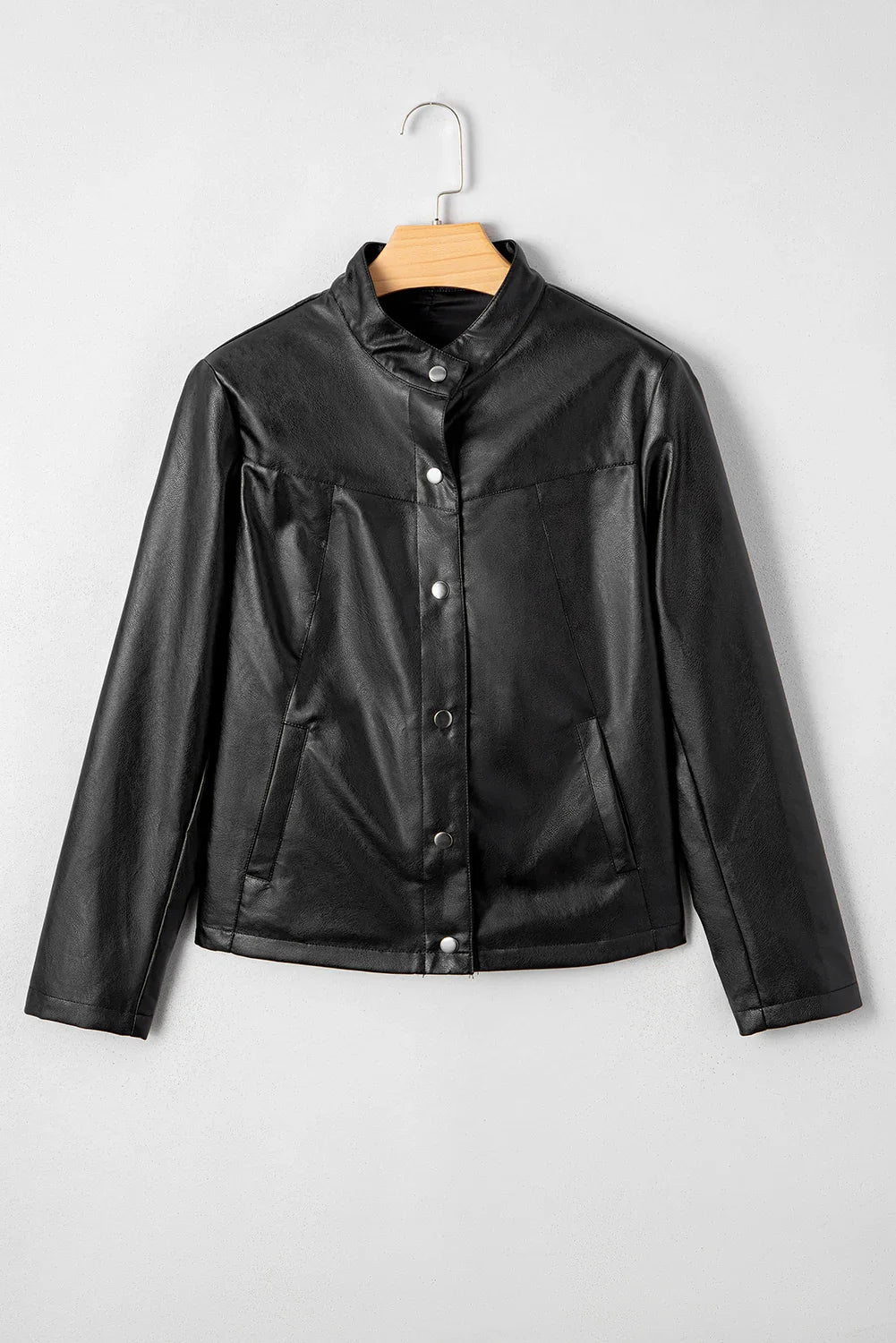 Blouson court noir effet cuir | Veste boutonnée en PU - Femstylo