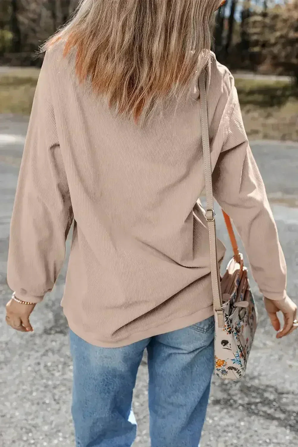Sweat-shirt graphique de football abricot – Épaules tombantes et style jour de match | Femstylo
