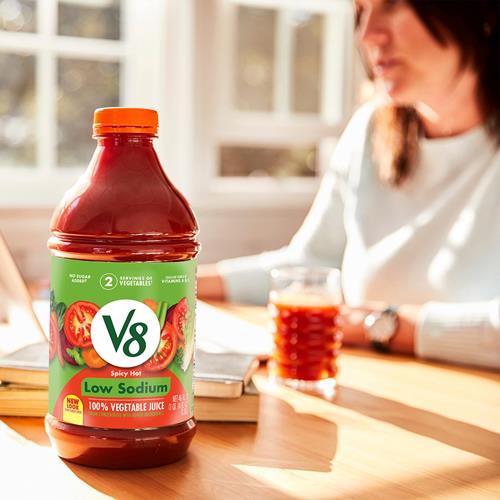 Jus de légumes V8 faible en sodium, piquant, 100 % végétal, bouteille de 1,36 L