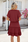 Robe Courte Étagée Manches Courtes Fluide et Féminine Robe d'Été Moderne pour Femme