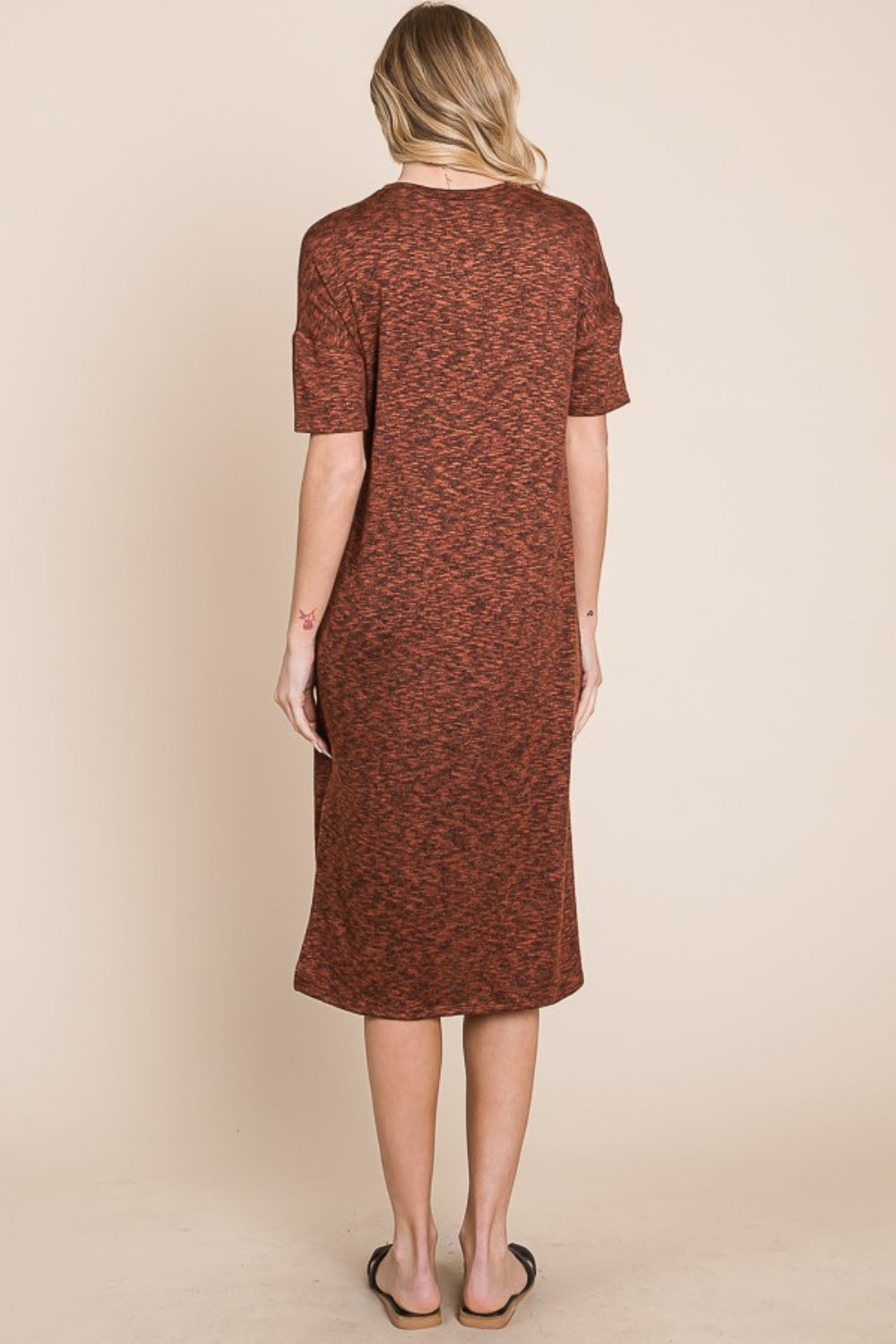 Robe midi fendue à col rond pour femme – Robe midi chic, Robe élégante à col rond, Robe fendue sur le côté, Robe midi polyvalente, Robe fendue latérale séduisante, Robe élégante pour toute occasion, Pièce intemporelle de votre garde-robe