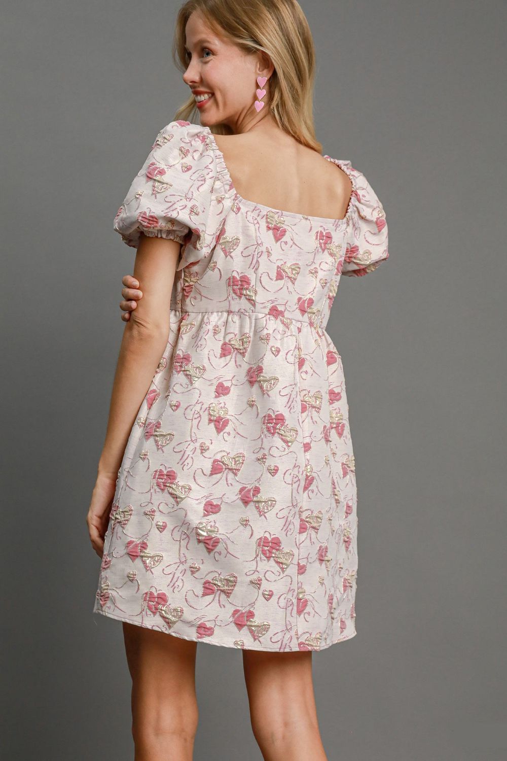 Mini-robe jacquard cœur à col carré et manches bouffantes – Robe romantique en jacquard cœur, Robe à manches bouffantes, Mini-robe à col carré, Robe chic pour un rendez-vous galant, Robe élégante à manches bouffantes