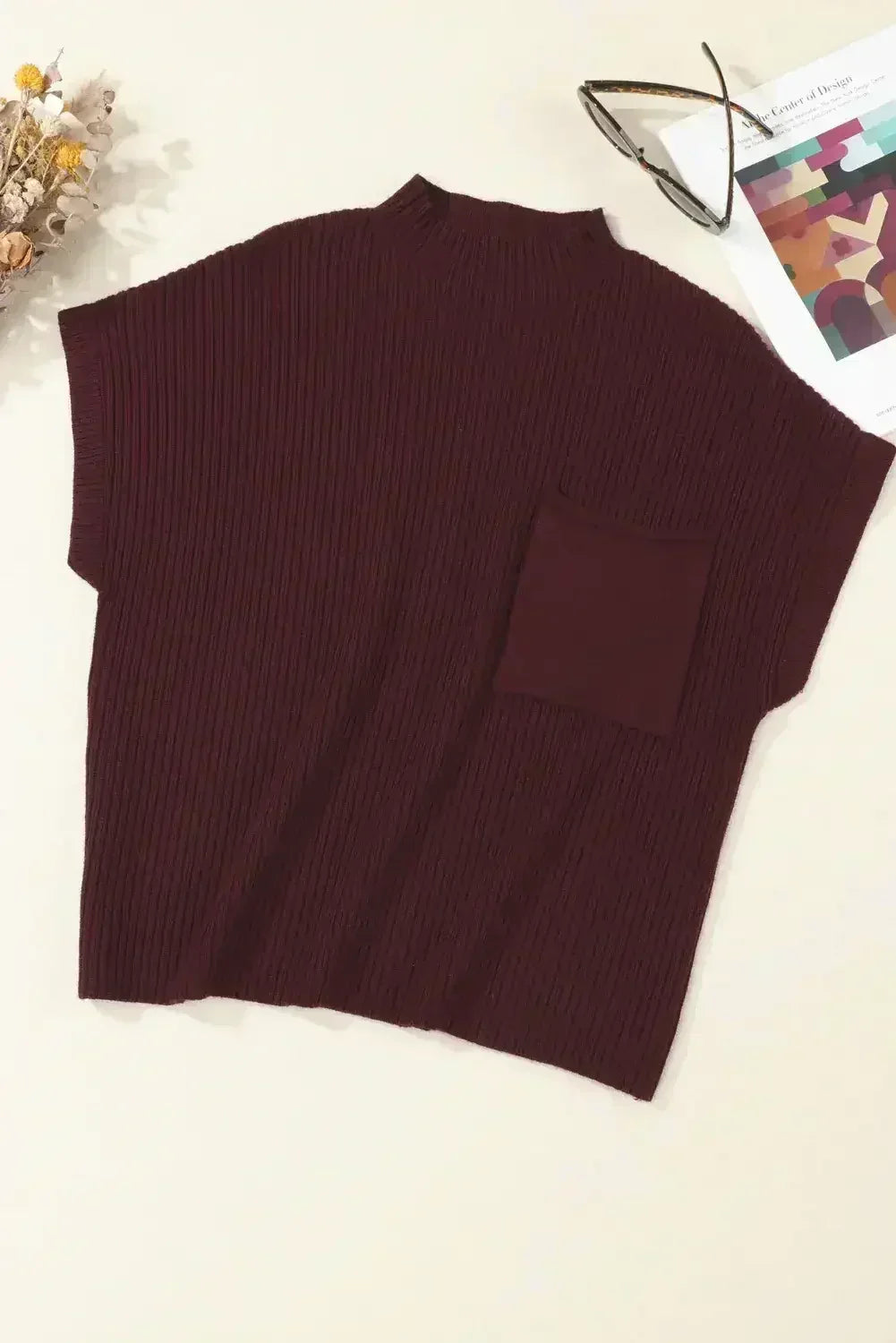 Pull à manches courtes en maille côtelée rouge minéral à poche plaquée