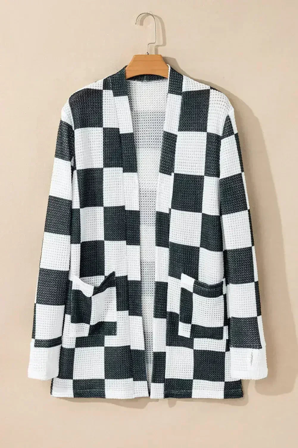 Cardigan ouvert en maille gaufrée à carreaux noirs avec trous pour les pouces