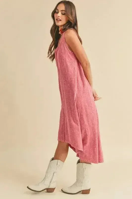 Robe midi débardeur Aemi + Co avec encolure dégagée et ourlet asymétrique