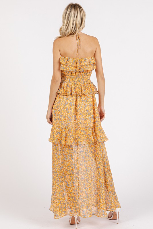Robe longue fleurie à col bénitier, froncée et volantée – Robe longue fleurie élégante et féminine avec taille smockée et détails volantés