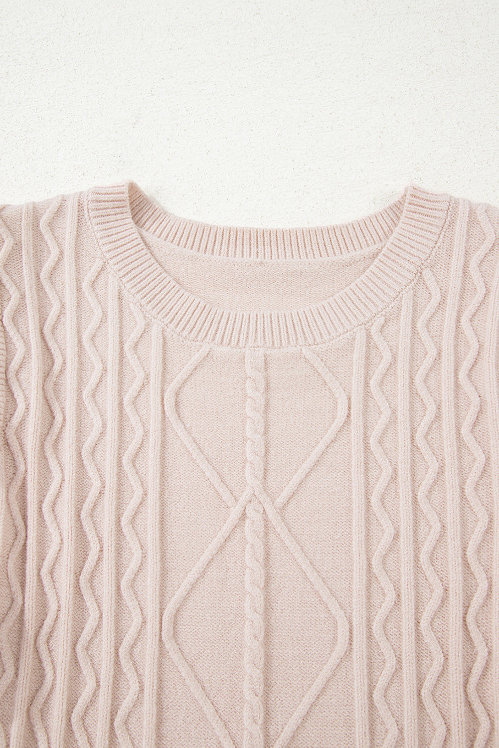 Pull patchwork en tricot torsadé parchemin avec volants et manches fleuries contrastantes