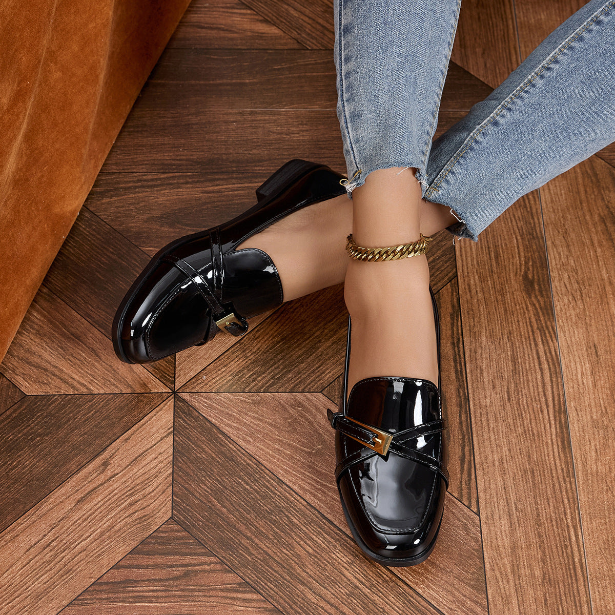 Chaussures vernies carrées pour femmes