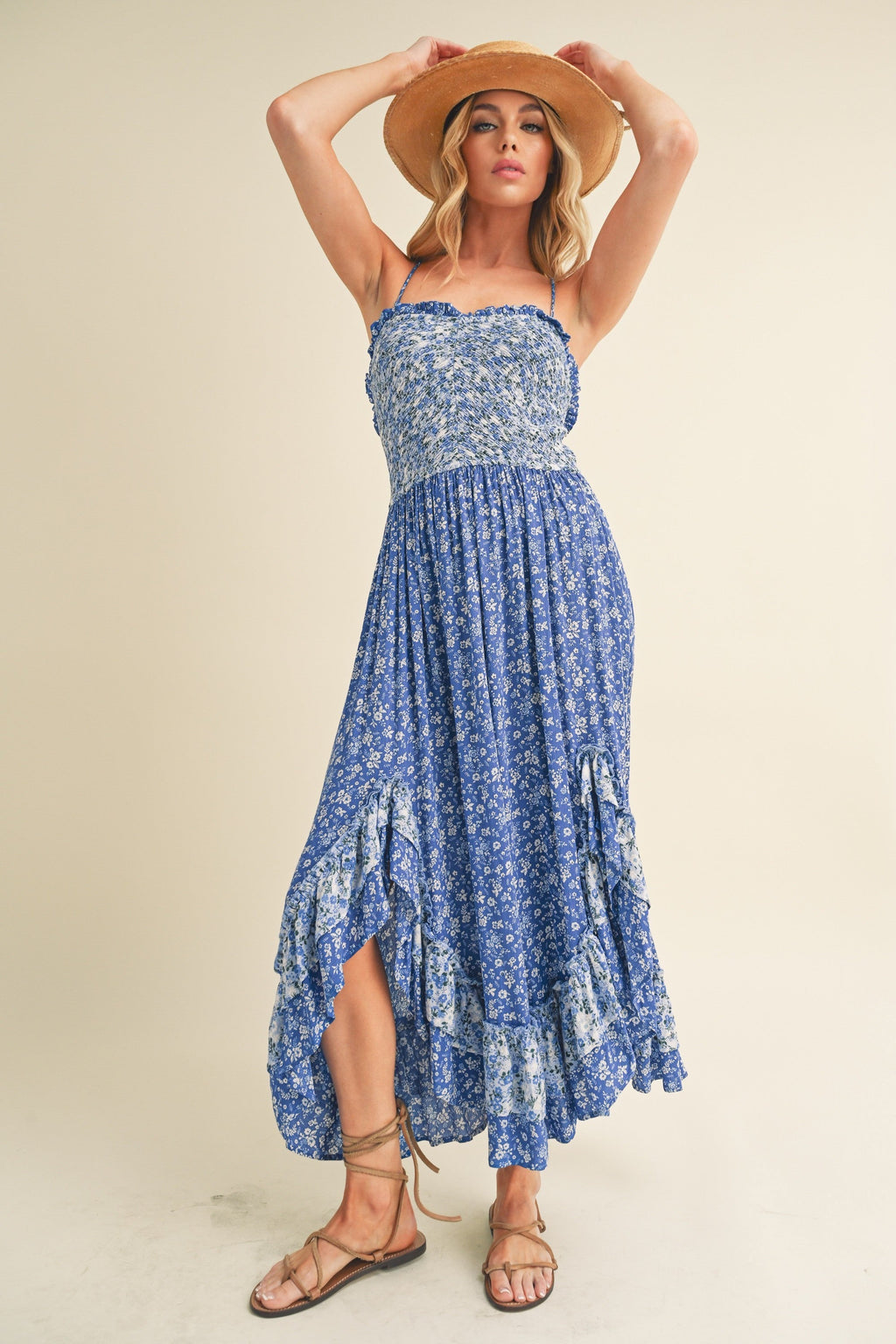 Robe maxi femme à fines bretelles et ourlet volanté imprimé fleuri – Imprimé fleuri féminin, longueur maxi élégante, design fluide et confortable pour occasions décontractées et spéciales