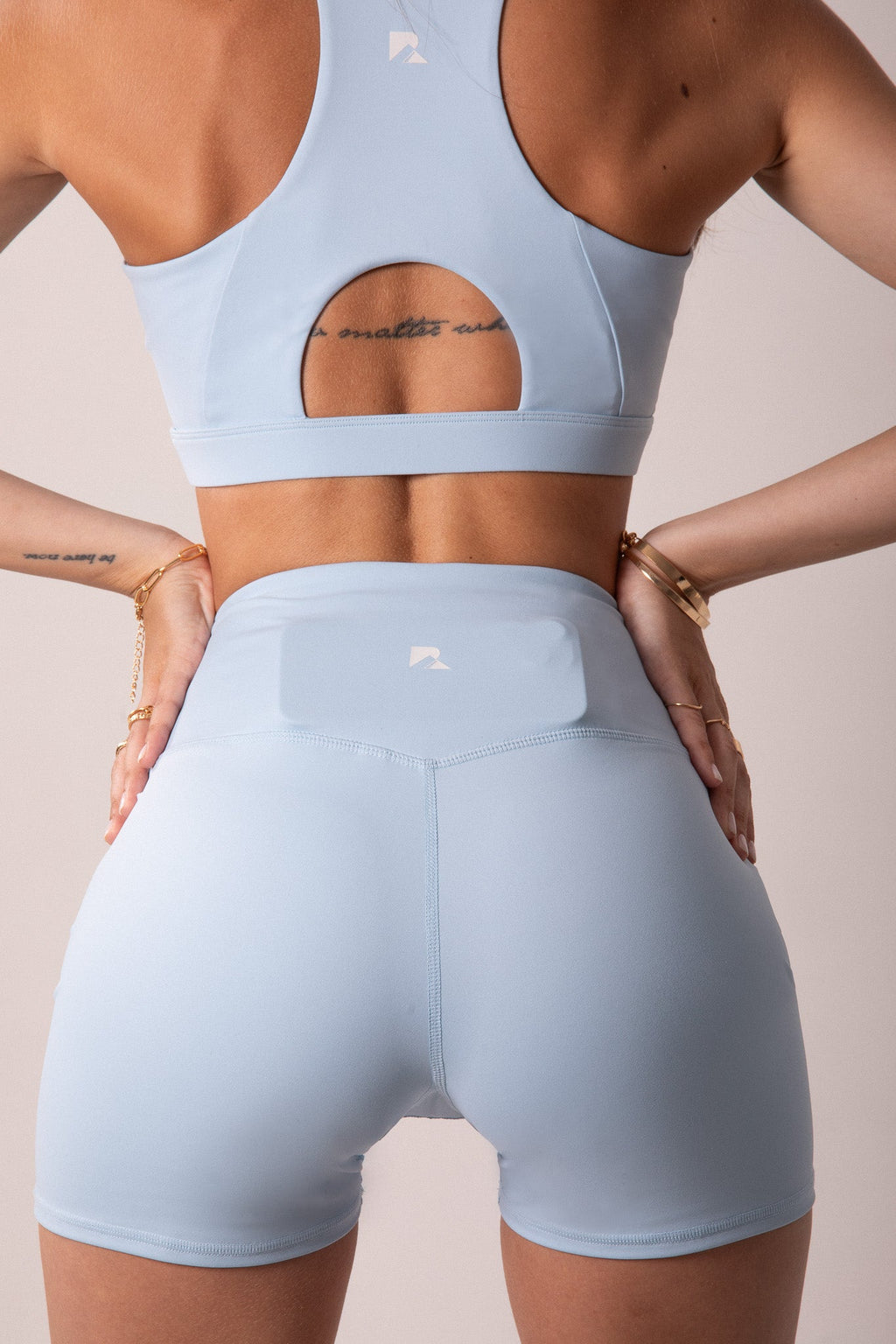 Short de sport galbant pour femme 5 pouces - Bleu clair | Taille croisée avec poche