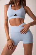 Short de sport galbant pour femme 5 pouces - Bleu clair | Taille croisée avec poche