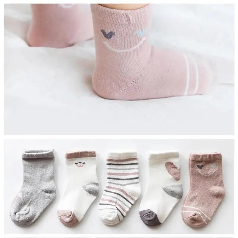 Chaussettes d'automne en coton à motif de dessins animés pour bébés filles, nouveau-nés et tout-petits, style unique, matière douce, couleurs mignonnes