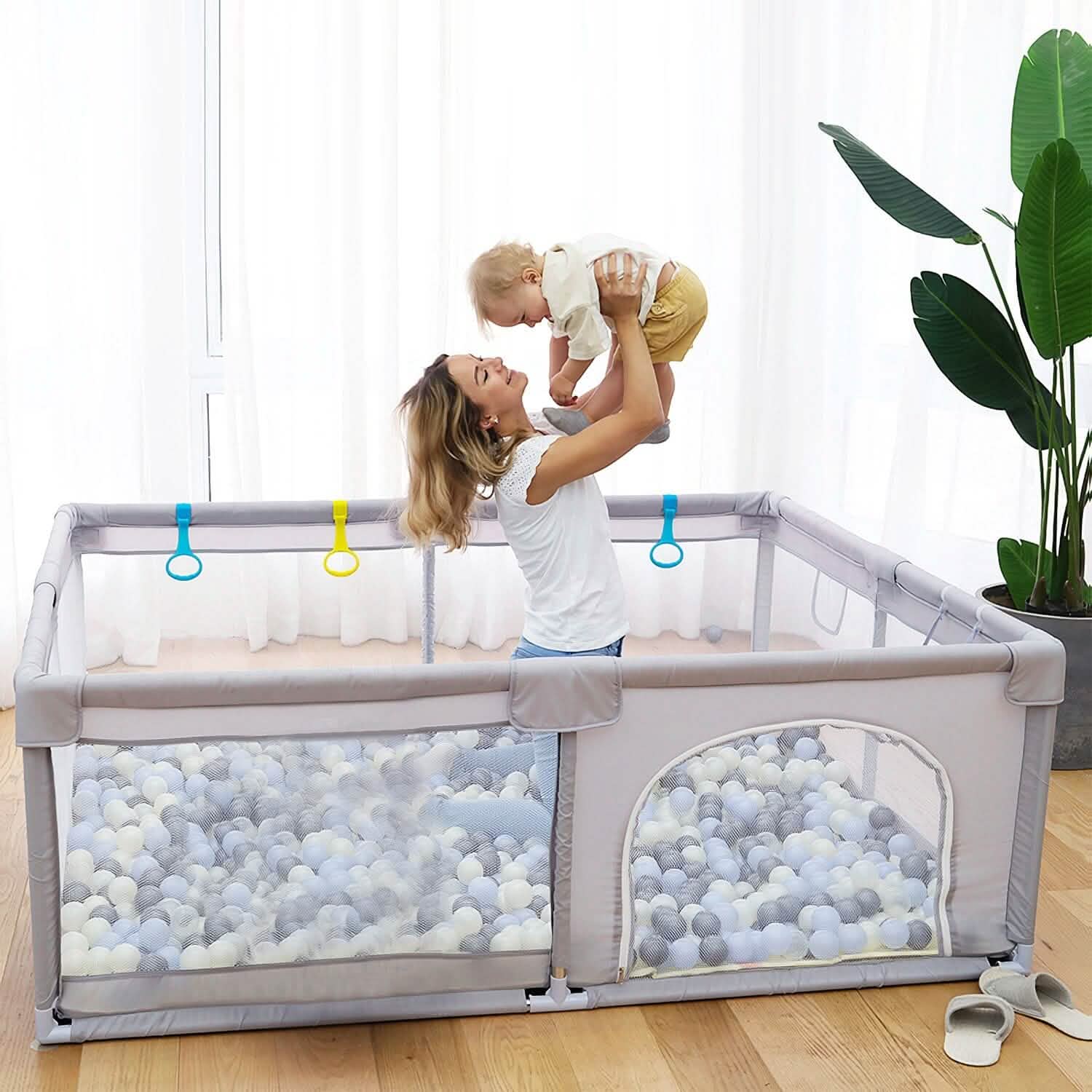 Parc pour bébé avec porte zippée et base anti-ventouse