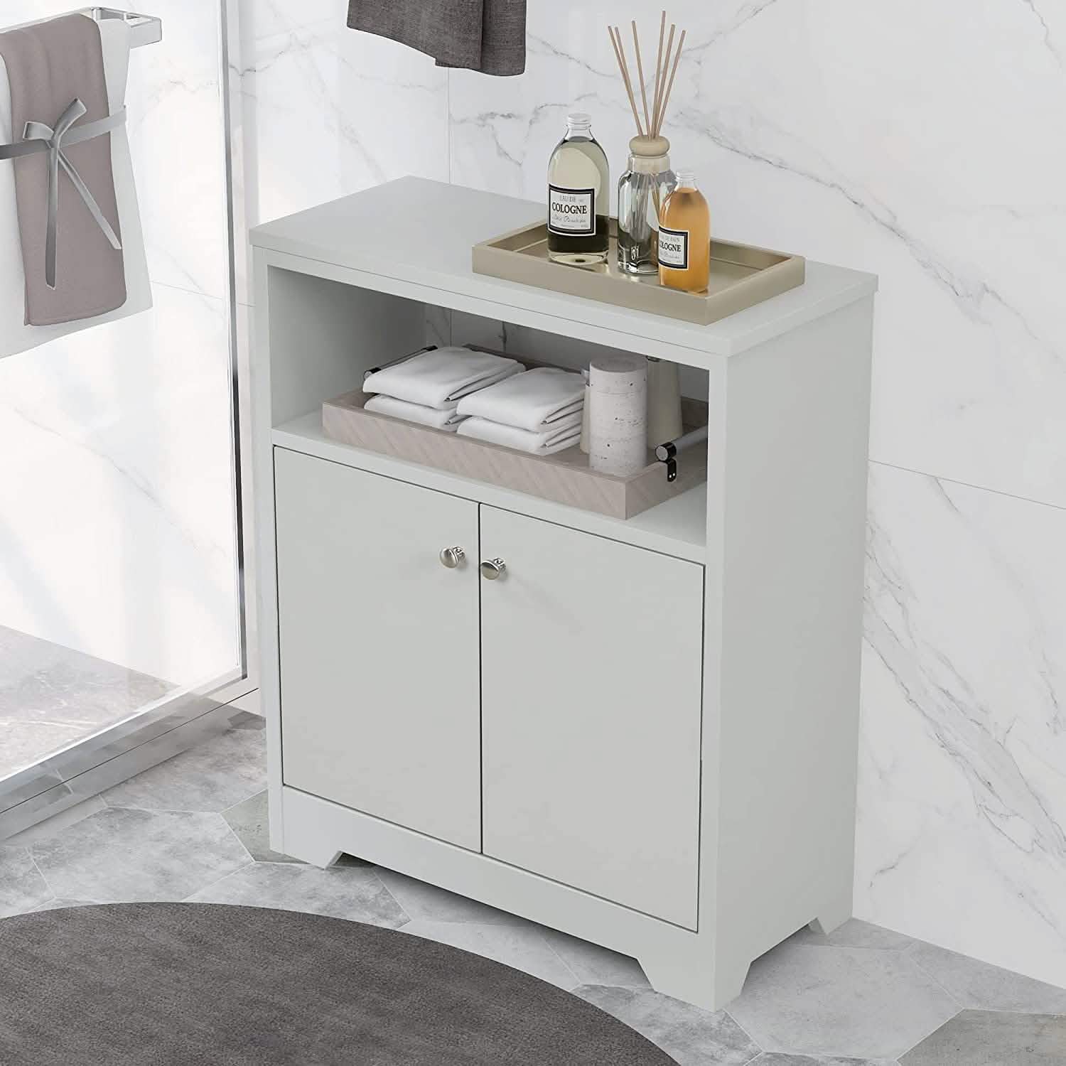 Meuble de rangement de salle de bain avec deux portes et des étagères réglables