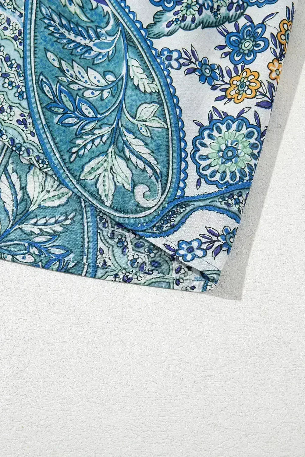 Robe courte bleue bohème à imprimé cachemire floral, col en V et manches bouffantes