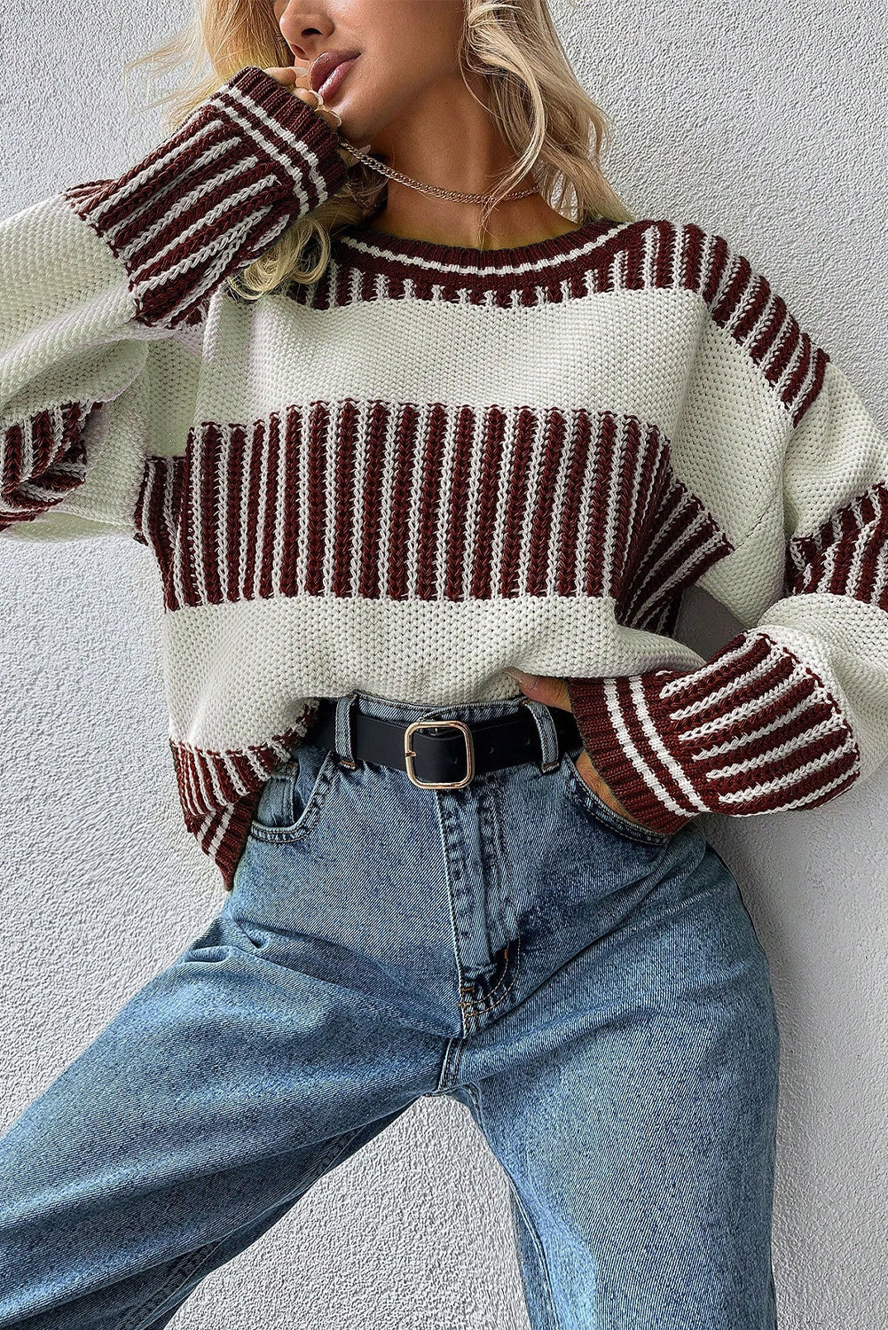 Pull deux tons marron à rayures, patchwork et épaules tombantes